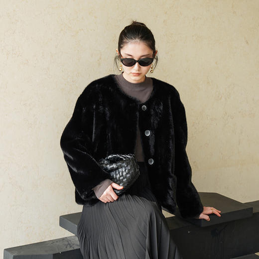 IN AND ON 皮毛一体高级感外套女秋冬新款经典金貂绒环保皮草上衣53880 商品图8