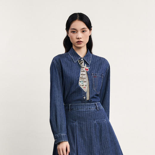 谜底牛仔衬衫长袖女2024春款复古特色领带绣花宽松衬衣241MC0017 商品图0