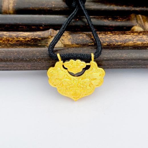 【限时克减150元】足金999.9 古法双面连年有余双鱼锦鲤锁包莲花平安如意锁包挂绳空心吊坠(AIGFDZ00083-3)（预售产品下单后不退款不退货不换货不补差价） 商品图0