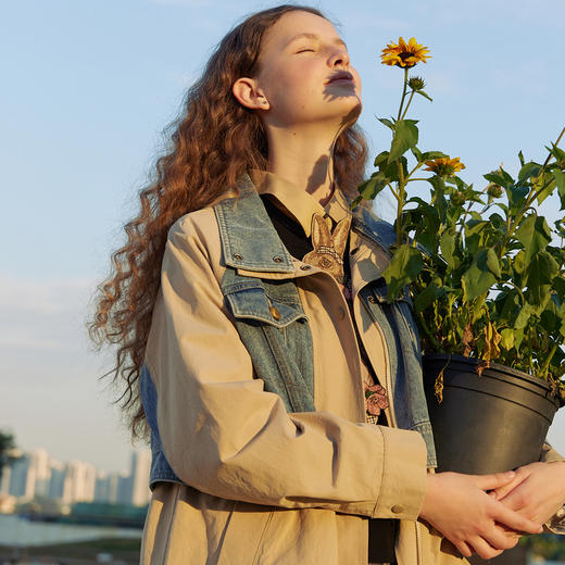 谜底拼接牛仔风衣女2024春新款复古时尚翻领中长款外套241ME0097 商品图2