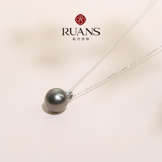 阮仕简爱系列 G18K金大溪地黑珍珠链牌
NW0400JAB 商品图1