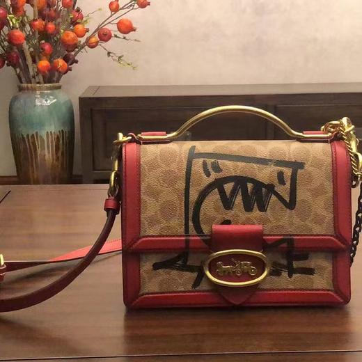 【品牌授权】Co­ach蔻­驰专柜款 红色涂鸦 女包腋下斜挎包马车标riley手拿提链条小方包 拼色盒子包 商品图1