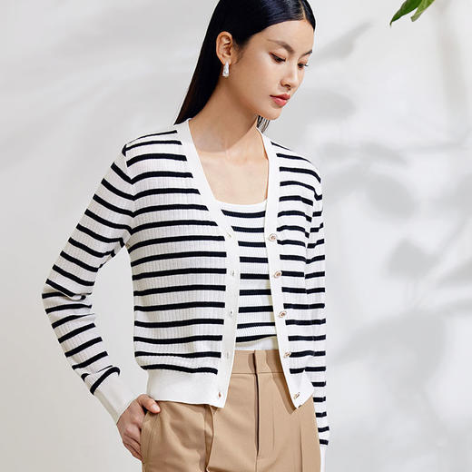 玳莎V领条纹针织开衫女时尚百搭显瘦羊毛上衣外套  EA33301 商品图1