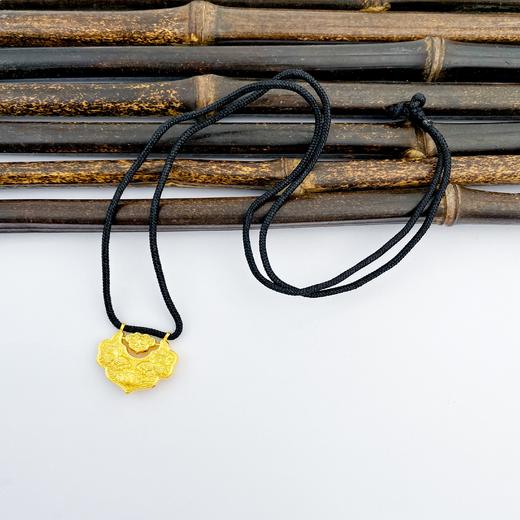 【限时克减150元】足金999.9 古法双面连年有余双鱼锦鲤锁包莲花平安如意锁包挂绳空心吊坠(AIGFDZ00083-3)（预售产品下单后不退款不退货不换货不补差价） 商品图2