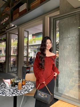 法式风红色一字肩毛衣，尽显甜美气质还很上镜