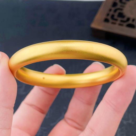 足金999.9 【油亮版本】古法半空心固口内平外弧手镯泥鳅背宽面光圈手镯扁素圈手镯（宽约9.8-10.2，厚约6.4(AIGFSZ00275)（预售产品下单后不退款不退货不换货不补差价） 商品图2