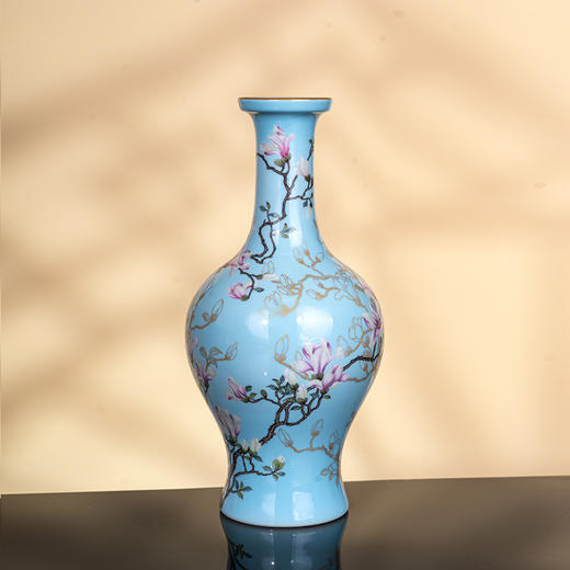 湖水蓝地粉彩描金玉兰纹盘口瓶 商品图2