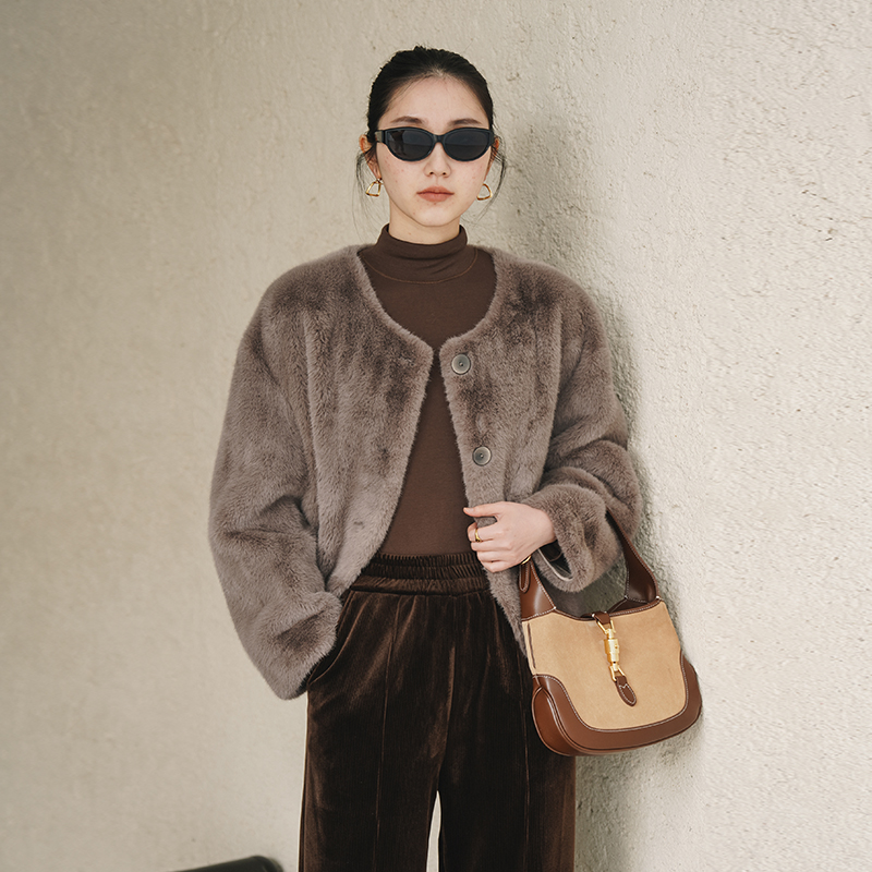 IN AND ON 皮毛一体高级感外套女秋冬新款经典金貂绒环保皮草上衣53880