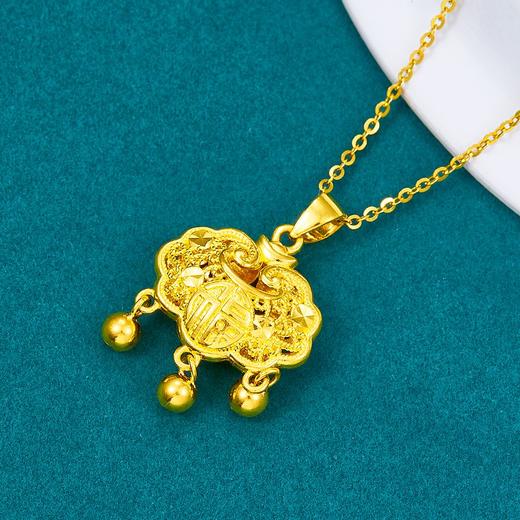 【限时克减150元】足金999 #儿童/宝宝 5G黄金镂空花丝福字锁包吊坠如意铃铛锁包吊坠网红锁包（不含链）(AG5GDZ00119)（预售产品下单后不退款不退货不换货不补差价） 商品图1