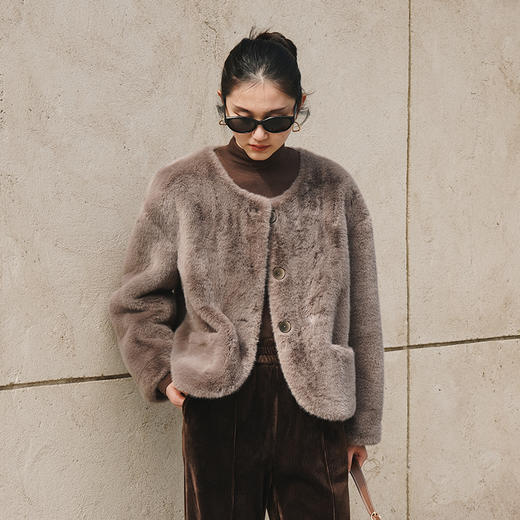 IN AND ON 皮毛一体高级感外套女秋冬新款经典金貂绒环保皮草上衣53880 商品图5