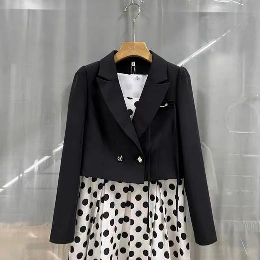 A7108        高端气质减龄百搭小西装外套+波点连衣裙两件套套裙（特价不退换，细节有差异，以实拍为准） 商品图3