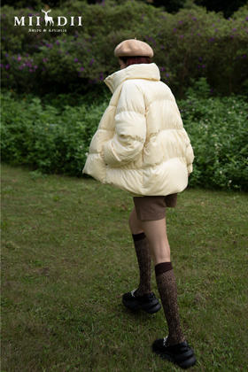 用席卷的舒适感包裹凛冬，再现冬季的风度与温度感。