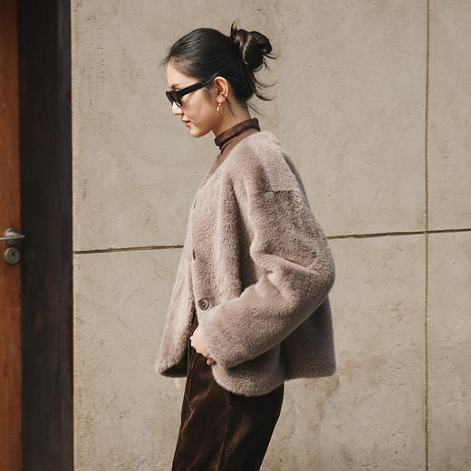 IN AND ON 皮毛一体高级感外套女秋冬新款经典金貂绒环保皮草上衣53880 商品图1