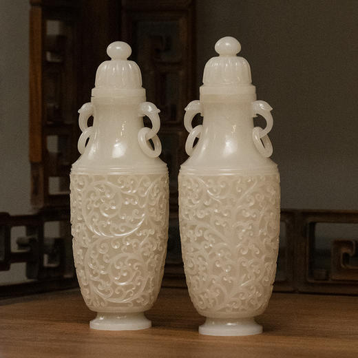 玉雕卷草纹活环耳赏瓶（一对） 商品图4