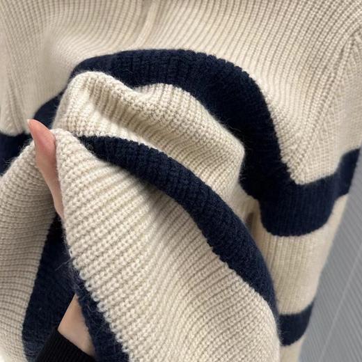 【2024年上新】时尚半翻领拉链毛衣  一个领口三种造型 宽松版型藏肉显瘦 软糯舒服 百搭好穿 商品图4