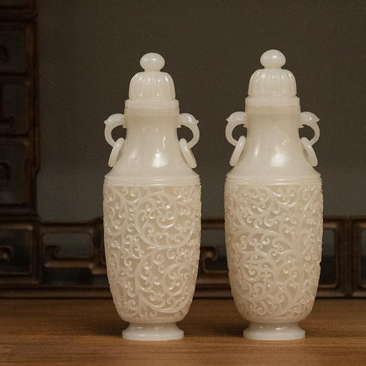 玉雕卷草纹活环耳赏瓶（一对） 商品图3