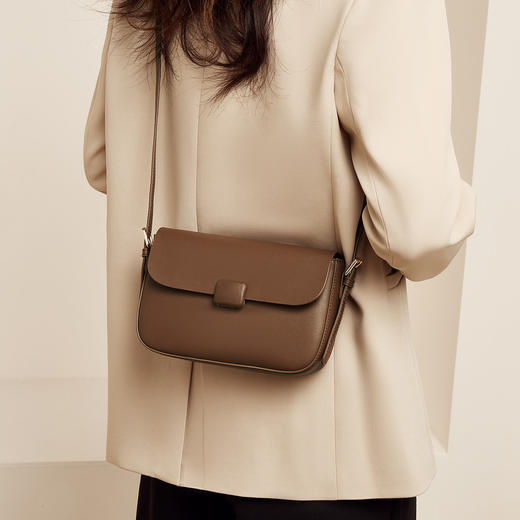 Safiya/索菲娅2024新款二层牛皮爆款时尚百搭小方包手机包女士单肩斜挎包 SF953029Y 商品图3