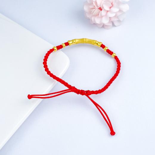 【限时7.5折】【定价黄金】足金 3D硬金拉丝竹节长管间金珠红绳调节成品手串(AA3DSC00288)（预售产品下单后不退款不退货不换货不补差（预售产品下单后不退款不退货不换货不补差 商品图3