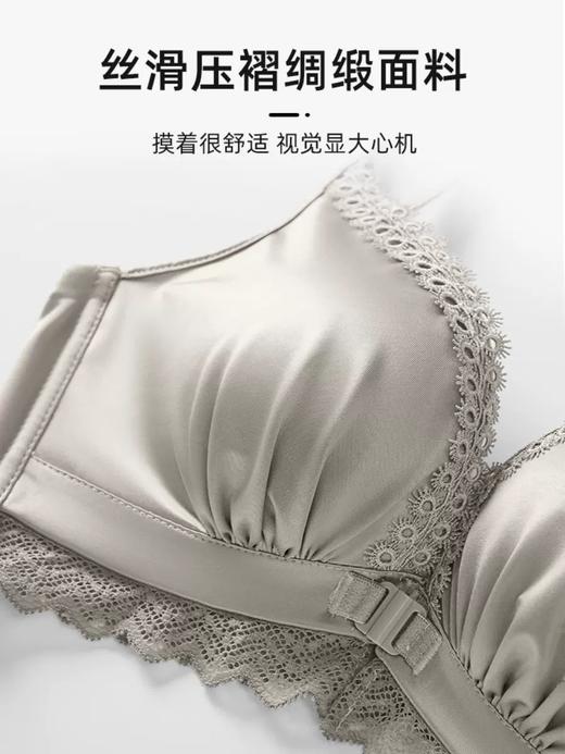 【极致性感，拒绝束缚】交叉美背，精致花边点缀，展现迷人背部线条。前扣设计，方便又快捷。小胸聚拢，加厚显大，收副乳效果出众。同时调整防下垂，让胸部更挺拔。一聚即拢，无钢圈超舒适，带你成为时尚焦点！ 商品图2