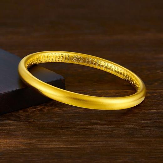 【限时克减150元】足金999 古法半实心(面宽约6.2-6.6mm，厚约4.7mm)泥鳅背内莲花内心经固口手镯(UGFSZ00042)预售产品下单后不退款不退货不换货不补差价） 商品图0