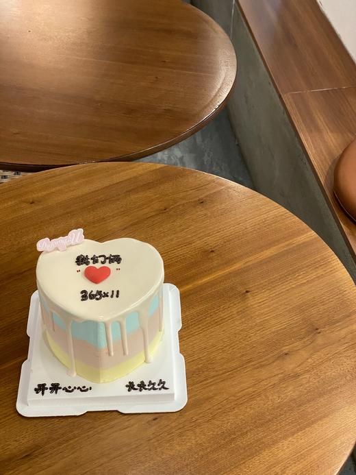 马卡龙配色爱心蛋糕 商品图0