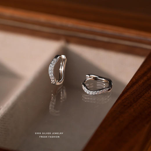 【泺瑶】S999银波浪型磨砂素圈微镶耳圈【YXS-E3809】 商品图1