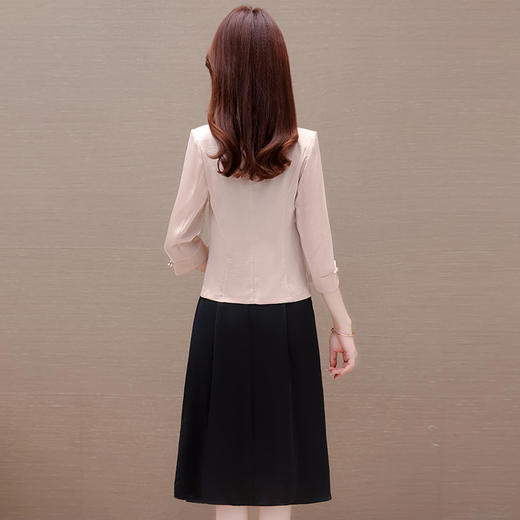 QYMXYKL-2301-L 2023年秋款简约中长款时尚内搭连衣裙七分袖修身小西装外套两件套 商品图2