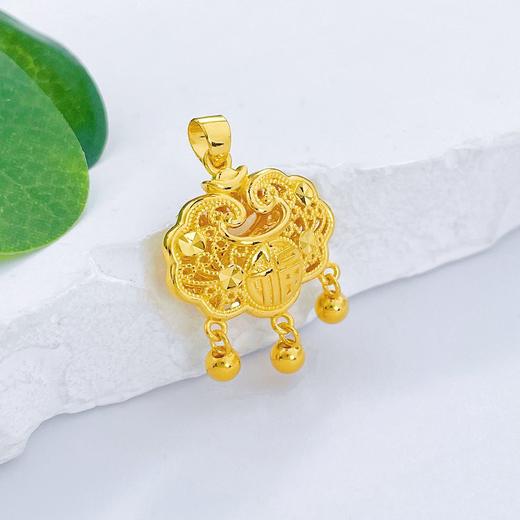 【限时克减150元】足金999 #儿童/宝宝 5G黄金镂空双面铃铛如意福字锁包吊坠(AG5GDZ00137-2)（预售产品下单后不退款不退货不换货不补差价） 商品图1