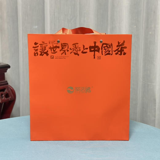 中秋节｜福鼎白茶【龙行龘龘】甲辰龙年生肖白茶饼吉祥方盒茶礼，心选2020年春采高山白牡丹为原料由白茶泰斗王奕森长子王光雄老师匠心制作，惟楚园主人亲题墨宝，一份独具匠心与国风雅韵的新春茶礼值得拥有！ 商品图8