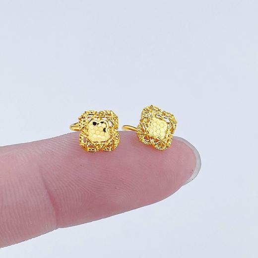 【限时克减150元】足金999 #小红书 (足金999字印)5G黄金镂空绕线四叶草亮镜金鱼鳞耳钉(5GES00456)（预售产品下单后不退款不退货不换货不补差价） 商品图2