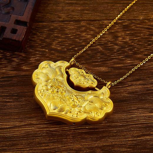 【限时克减150元】足金 #儿童/宝宝 【錾刻工艺】古法双面连年有余双鱼锦鲤锁包莲花平安如意锁包空心吊坠（不含链）(YGFDZ00216-2)（预售产品下单后不退款不退货不换货不补差价） 商品图1