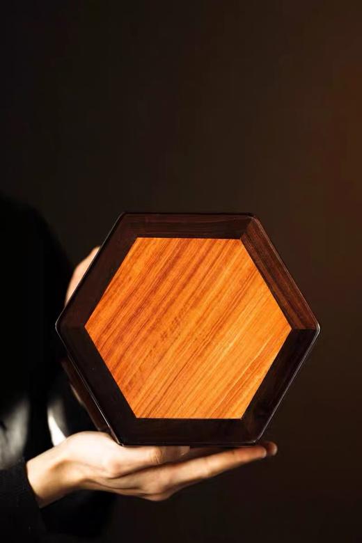 紫光檀镶缅花°六角器座 商品图2