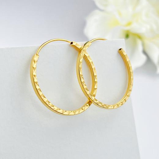 【限时克减150元】足金999 5G黄金光面侧边车花耳圈(AG5GES00100)（预售产品下单后不退款不退货不换货不补差价）（预售产品下单后不退款不退货不换货不补差价） 商品图1