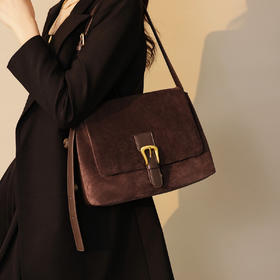 Safiya/索菲娅2024二层牛皮反绒方扣手机腋下包大容量女士单肩斜挎女包 SF9136059Y