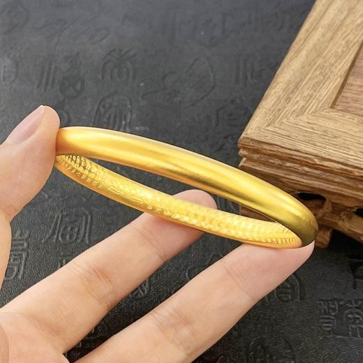 【限时克减150元】足金999.9 古法空心固口古法光圈内莲花心经手镯莲花心经泥鳅背手镯(AIGFSZ00011-2)（预售产品下单后不退款不退货不换货不补差价） 商品图2