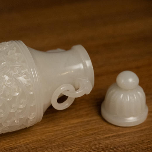 玉雕卷草纹活环耳赏瓶（一对） 商品图2