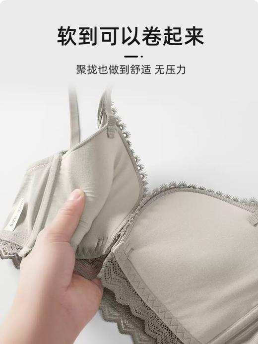 【极致性感，拒绝束缚】交叉美背，精致花边点缀，展现迷人背部线条。前扣设计，方便又快捷。小胸聚拢，加厚显大，收副乳效果出众。同时调整防下垂，让胸部更挺拔。一聚即拢，无钢圈超舒适，带你成为时尚焦点！ 商品图3