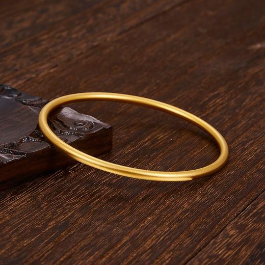 【限时克减150元】足金999.9 【油亮实心】古法传承(面宽约2.4-2.6mm)古法光圈古法素圈固口古法手镯(GFSZW00020-06)（预售产品下单后不退款不退货不换货不补差价） 商品图2