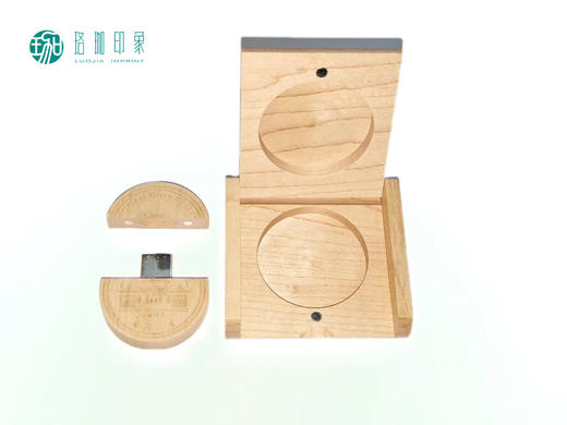 武汉大学木质U盘 商品图0