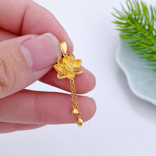 【限时7.5折】【定价黄金】足金999 #两世欢 #小红书 5G黄金两世欢吊坠莲蓬莲蕊流苏莲花吊坠（不含链）(AG5GDZ00146)（预售产品下单后不退款不退货不换货不补差价） 商品图3