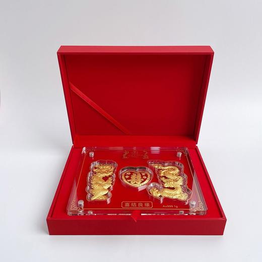 【限时克减150元】足金#婚庆 龙凤双喜摆件礼盒婚庆礼盒陪嫁嫁妆新婚订婚喜结良缘三件套摆件礼盒（配精美包装、NGTC国检证书）(ATBJ00015)预售产品下单后不退款不退货不换货不补差价 商品图2