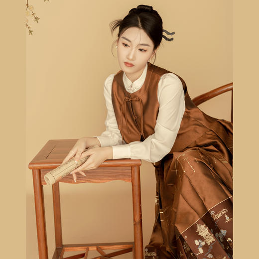 OLrain欧芮儿新中式棕色马面裙女早春2024年新款国风提花半身裙 商品图2