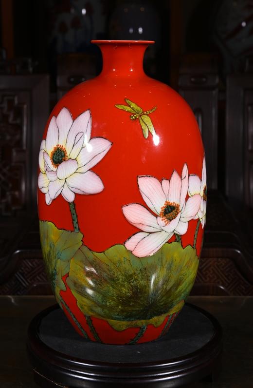 高温中华红颜色釉盛世祥荷赏瓶 商品图0