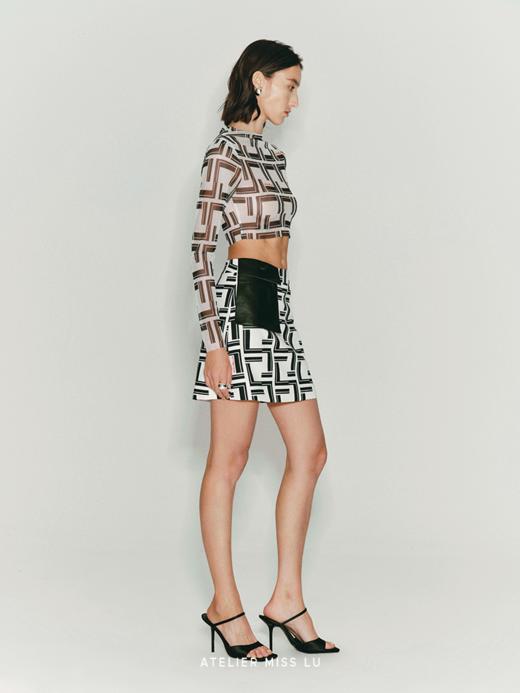 【心动记号】品牌定制字母印花透肤短上衣 商品图3