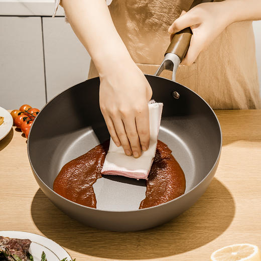 臻钛系列神田0涂层不粘炒锅钛合金二代28cm家用无涂层炒菜锅含蒸格 商品图6