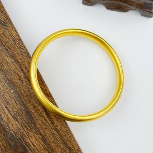 【限时克减150元】足金【油亮版本】古法传承半空心光圈古法泥鳅背宽面光圈手镯（宽约6.8-7.2mm，厚约4.5mm)(AIGFSZ00054-2)（预售产品下单后不退款不退货不换货不补差价） 商品图1