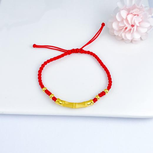 【限时7.5折】【定价黄金】足金 3D硬金拉丝竹节长管间金珠红绳调节成品手串(AA3DSC00288)（预售产品下单后不退款不退货不换货不补差（预售产品下单后不退款不退货不换货不补差 商品图1