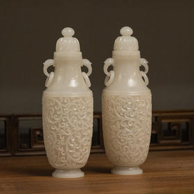 玉雕卷草纹活环耳赏瓶（一对）