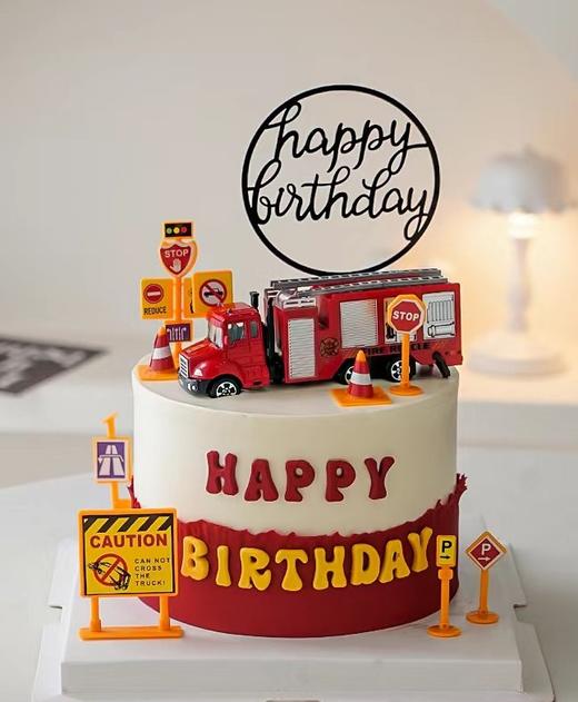 【臻品系列】---半翻糖加高三层夹心【消防车】蛋糕 商品图0