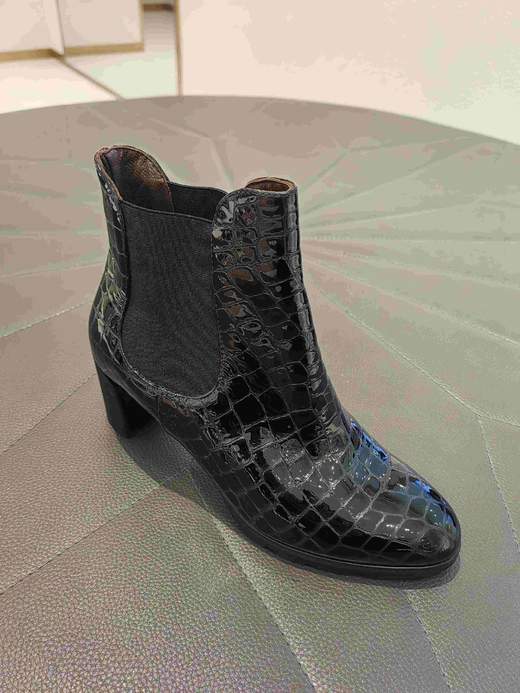 LFGJ凌介女鞋  p016漆皮粗跟短靴 商品图1